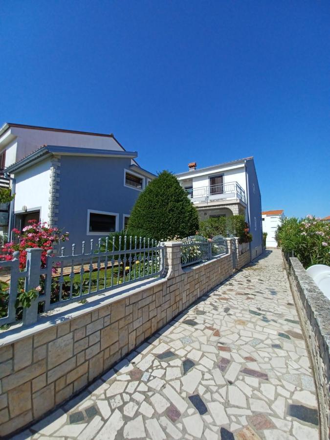 Andela Apartment Пула Екстериор снимка