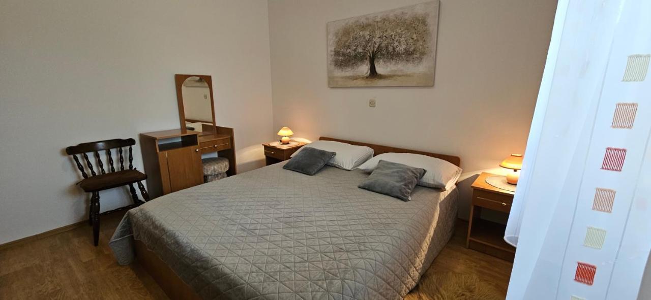 Andela Apartment Пула Екстериор снимка