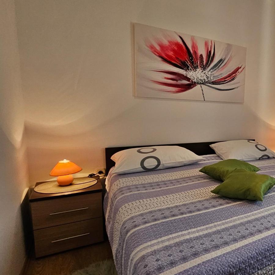 Andela Apartment Пула Екстериор снимка