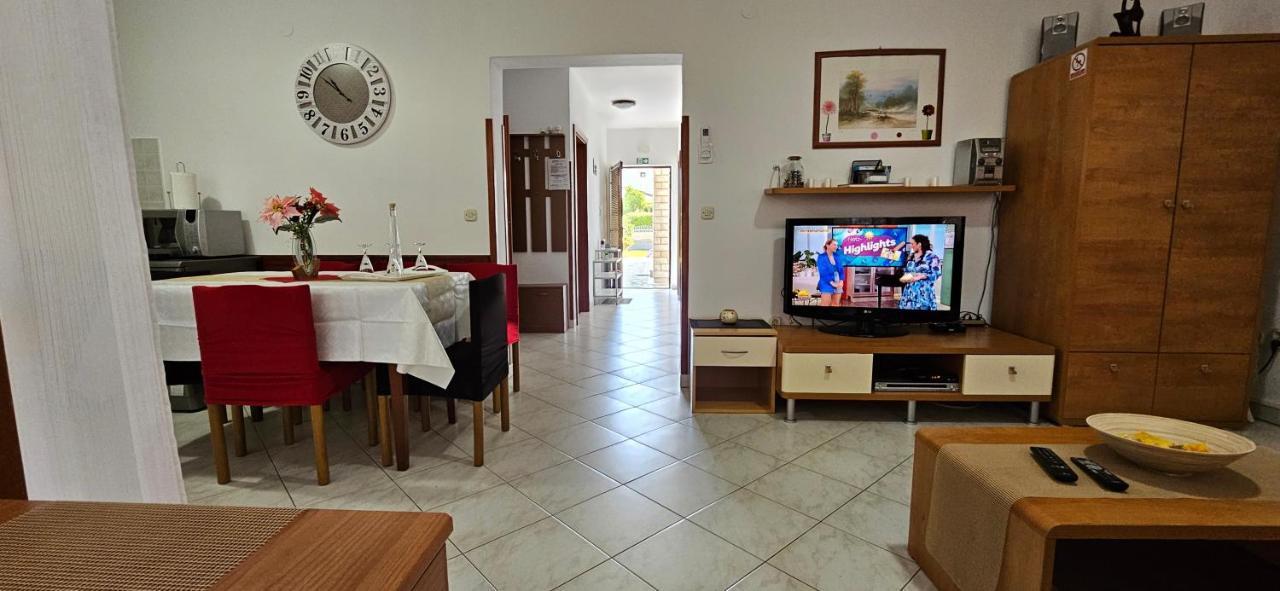 Andela Apartment Пула Екстериор снимка