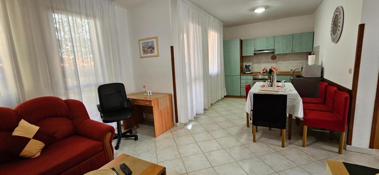 Andela Apartment Пула Екстериор снимка