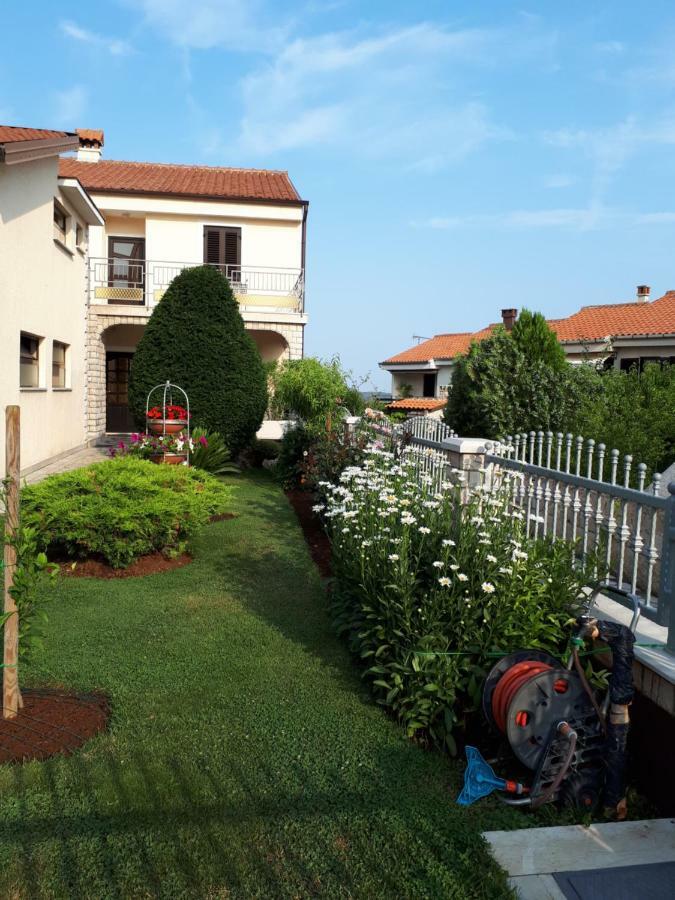 Andela Apartment Пула Екстериор снимка