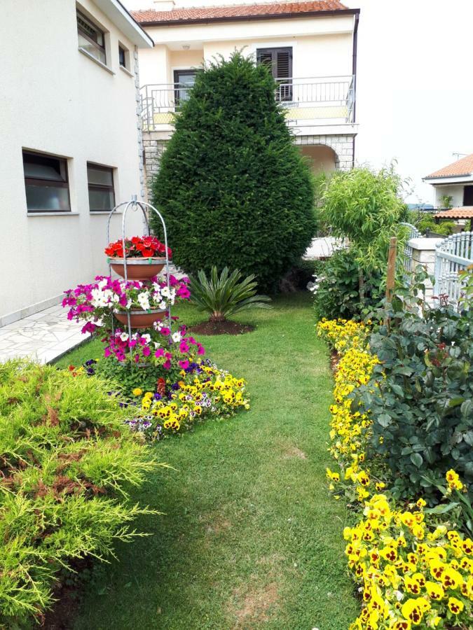Andela Apartment Пула Екстериор снимка